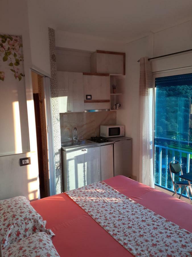 Vila Oliven Vlorë Exterior foto
